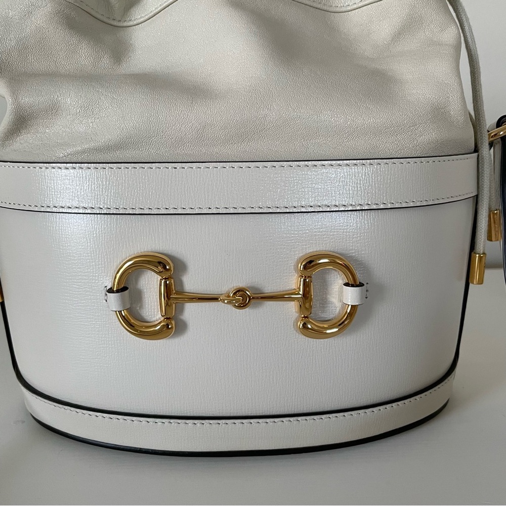 Gucci 1955 Horsebit Leather Bucket Bag in White - Picture 11 of 11